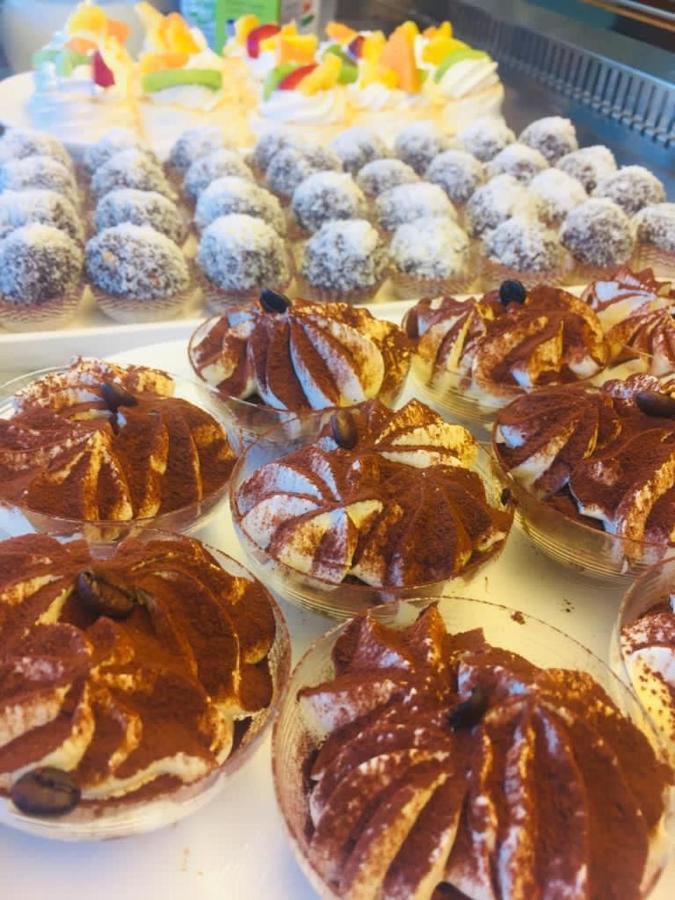 Appartamenti Montmartre Ρίμινι Εξωτερικό φωτογραφία