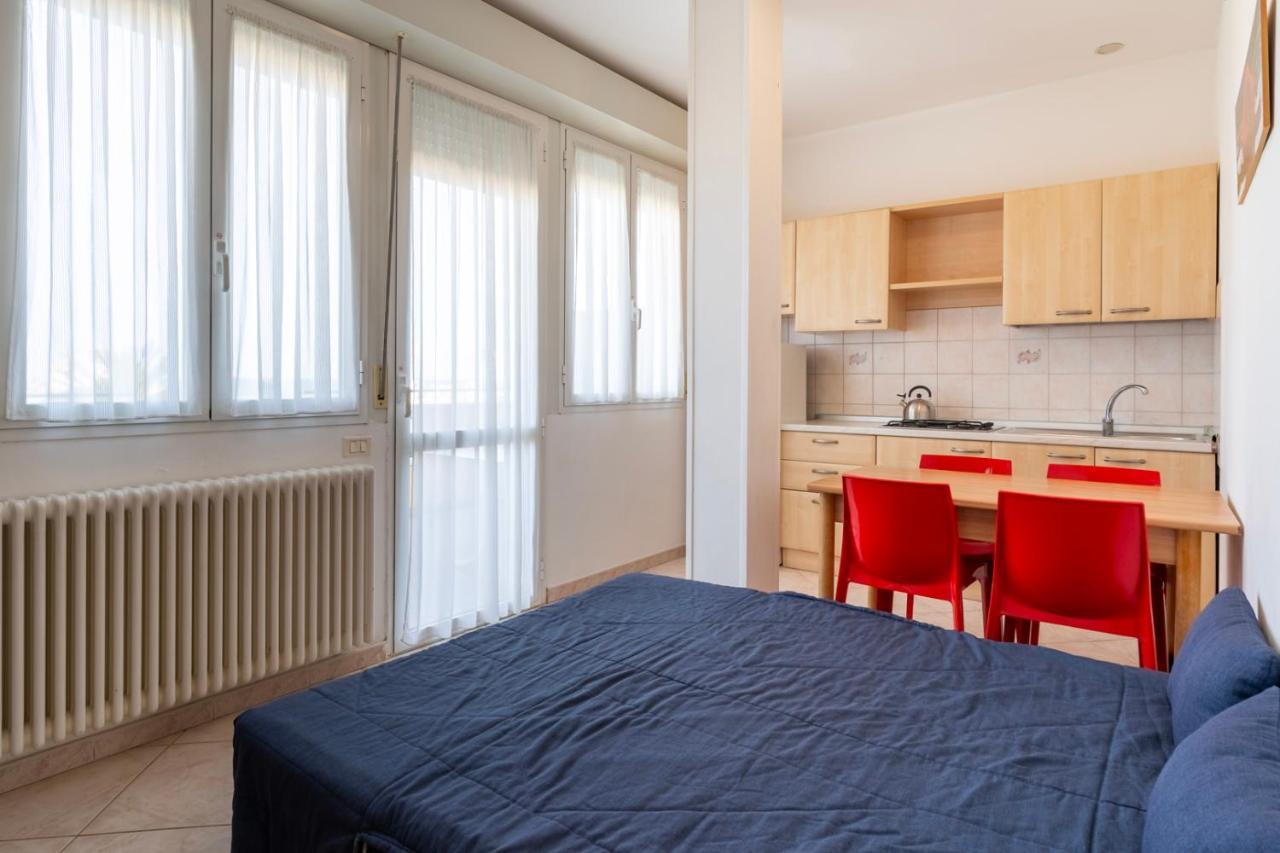 Appartamenti Montmartre Ρίμινι Εξωτερικό φωτογραφία