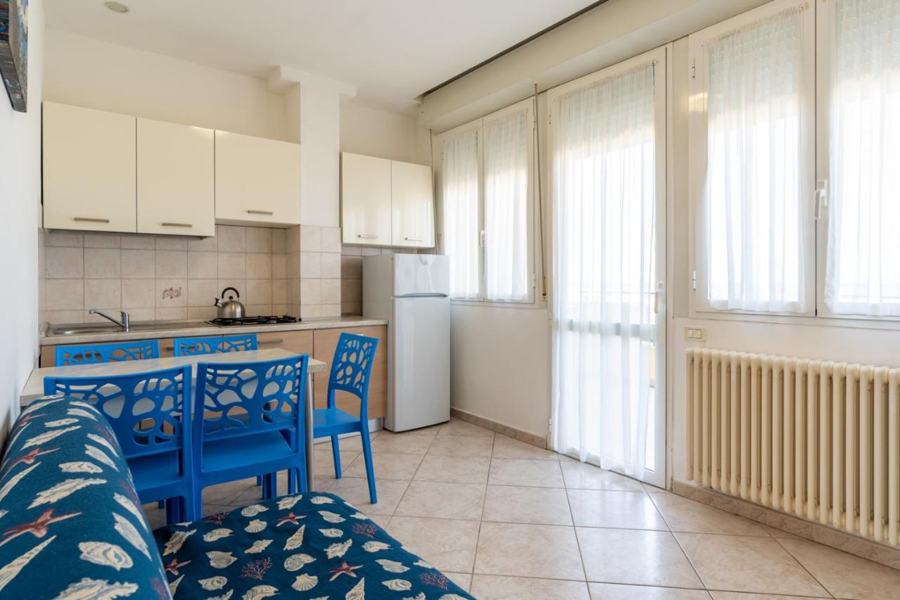Appartamenti Montmartre Ρίμινι Εξωτερικό φωτογραφία
